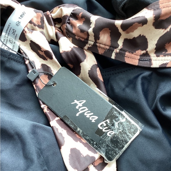 2 Piece Ruffle Halter Swimsuit. NWT - Picture 11 of 15